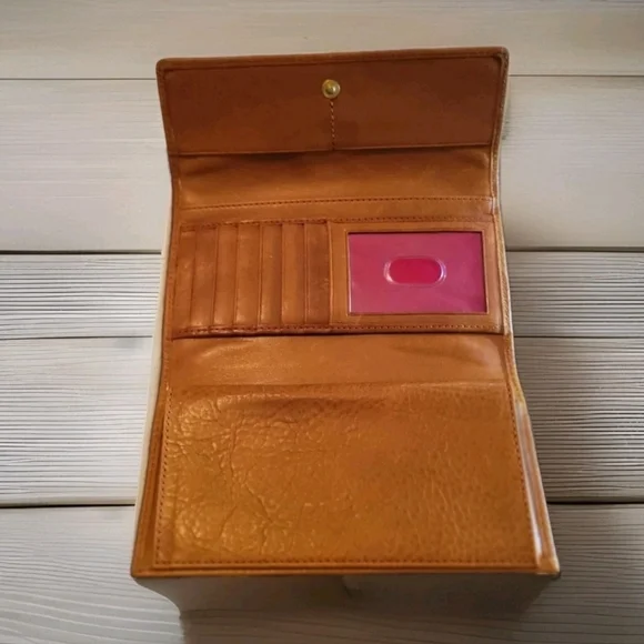 Dooney & Bourke Florentine Leather Natural Wallet NWT FINAL MARKDOWN - Picture 4 of 13